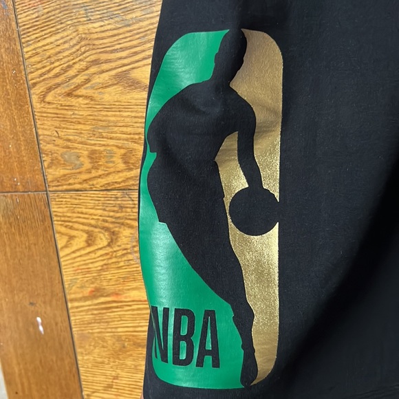Express Boston Celtics Gold Logo T-Shirt - Picture 3 of 5